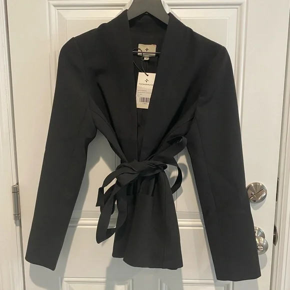 Tuckernuck Gracie Wrap Black Blazer Women’s Size Medium NWT - Picture 2 of 10
